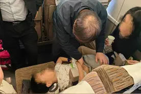 男孩高铁上突发剧烈腹痛，3位军医齐施援手图片