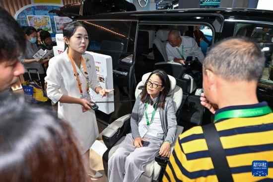 第八届进博会丨在进博会看未来出行多元场景