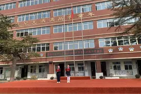 灞桥区官厅小学2025学年春季开学典礼图片