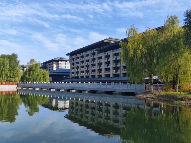 组图丨秋阳漫洒水光秀 飞燕湖畔尽斑斓