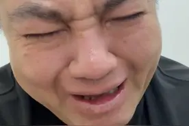 用AI技术换脸已故父亲“欺骗”奶奶 对话当事人孙歌：我一度患上抑郁症丨封面深镜图片