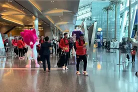 中国男足抵达卡塔尔，当天开训备战亚洲杯图片