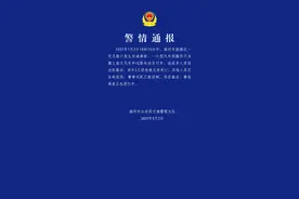 小汽车路口撞上汽车和电动车，致2死多伤！警方深夜通报→图片