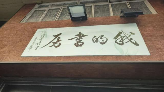 在香港又买了一大堆书，阿婆还送我一只拉杆箱 | 应奇