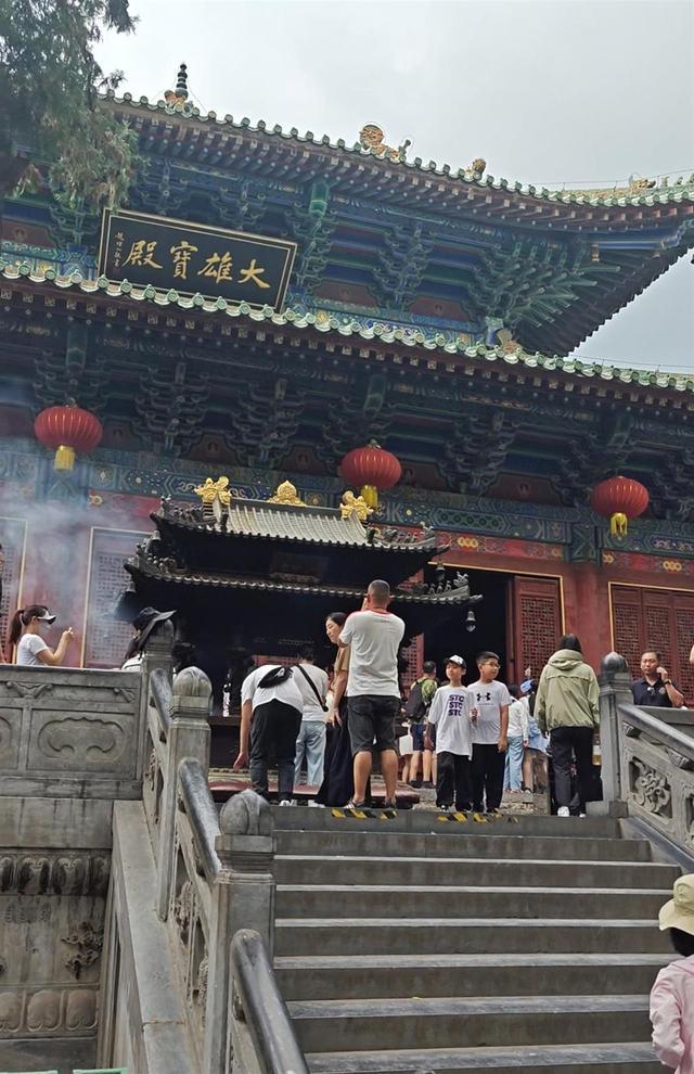 新住持履职后少林寺免票？记者实探：仍需购票且价格不变，所有卖香摊位已撤，仅剩几个在卖药膏