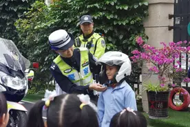 重庆铜梁：交通安全进校园 文明出行入童心图片