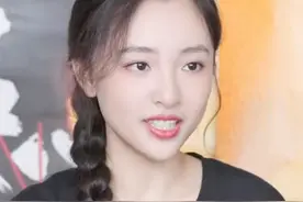 知名女星离婚后首次回应“眼里没光了”：什么叫光，我是奥特曼吗图片