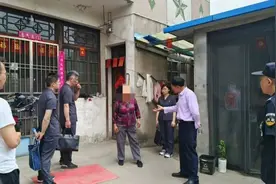 女子以80多岁父母偏心等为由拒绝赡养，法院调解执行！律师：赡养父母是法定义务图片