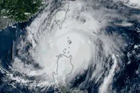 18号台风山陀儿升级成超强台风级路径调整！冷空气明天抵沪图片