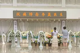 一名公认的好医生，在午休时间加班时被杀图片