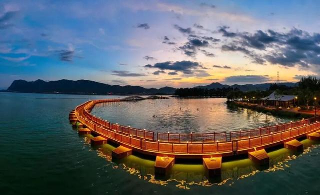昆明滇池草海开合浮桥建成，等你来取名！