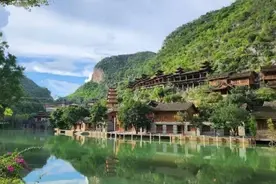 叶辛：峰林布依夜图片