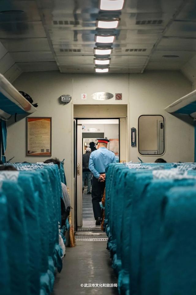 武汉新玩法！2元坐火车过大桥，限时一个月！