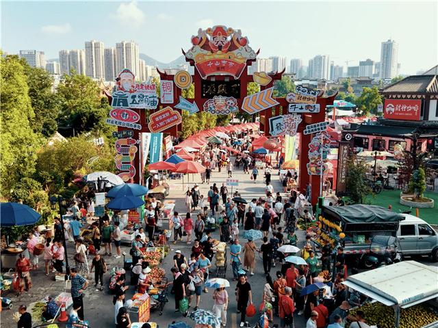 避暑纳凉贵州行 | 铜仁五显庙文旅街区：“潮玩+”重构传统 新地标“破圈”消费