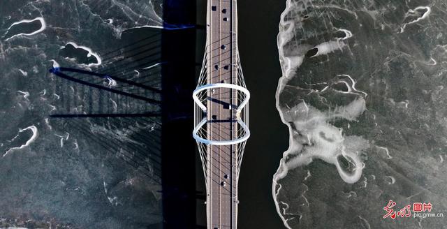 冰封浑河冬景美