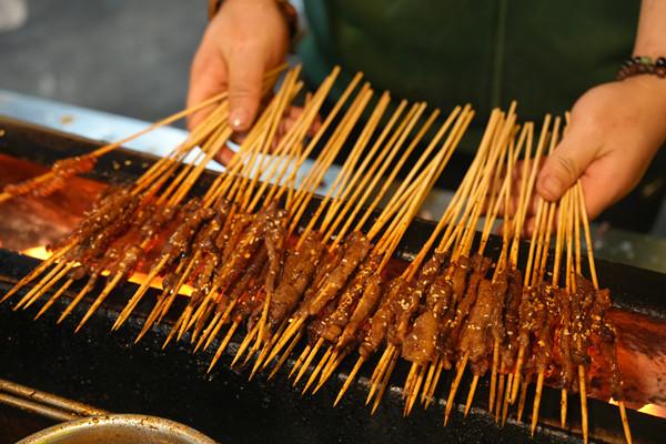 龙狮共舞闹元宵！在昭通古城遇见“云南之夜”