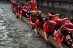 少年、女子向前飙，叠滘龙船注入文化新活力图片