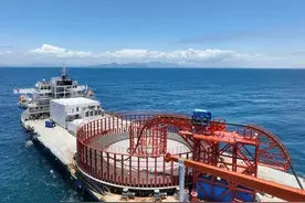 全球首根500千伏交流三芯海缆成功在阳江敷设图片