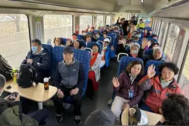 “开往春天的列车”—北京市郊铁路S2线助力市民赏花图片