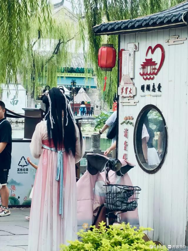 济南古城游人如织