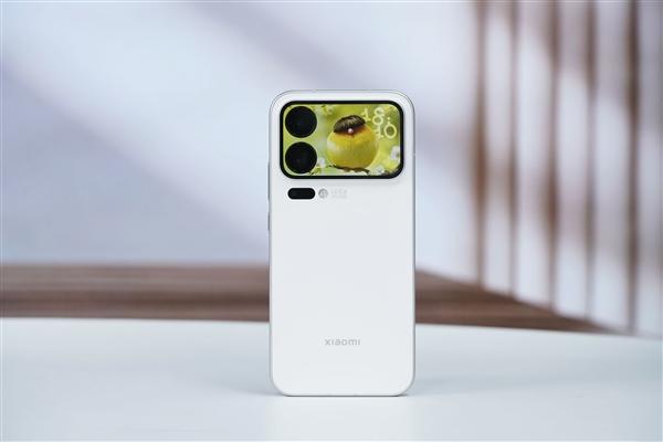 多一块屏对标iPhone 17 Pro Max！小米17 Pro Max图赏