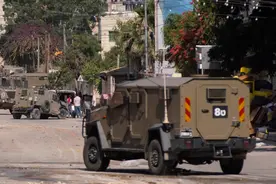 以军回应“将受伤的巴勒斯坦人绑在车前盖上当肉盾”：违规图片