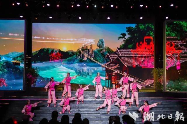 文旅绘秋卷 村晚韵竹山——2025年湖北省“荆楚四季村晚”秋季示范活动落幕