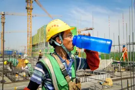户外若皮肤灼热、意识模糊须立刻就医，专家介绍中暑处理方式图片