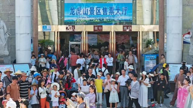 国庆假期龙虎山掀客流热潮，游客点赞“安心游”