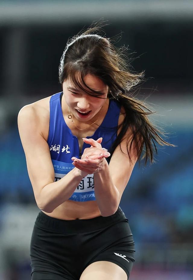 又美又飒！邵雨琪夺冠！她还是清华研究生