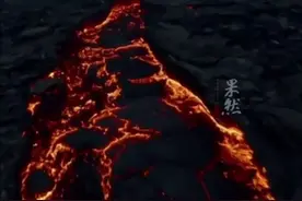 外国小哥用无人机近距离记录下，冰岛喷发中的火山，第一次听到火山的声音！图片