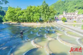 乱河滩变打卡地图片