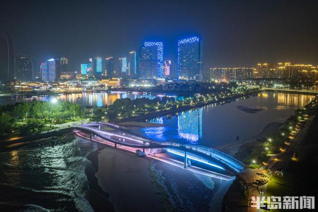 赏海滨喷泉，赴光影之约！这里是青岛“城市阳台”的夏夜