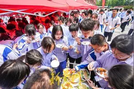 鲁菜非遗传承人现场亮绝活，山东省实验中学首届校园美食文化周启动图片