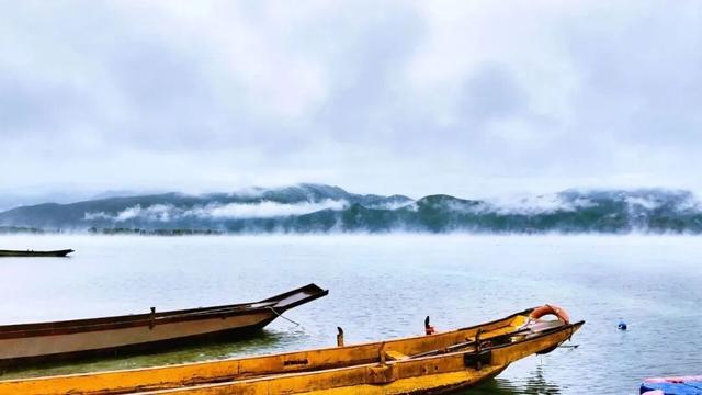 【冬季暖阳 凉山不凉】一湖碧水映云天，摩梭风情醉心间