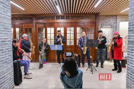 武汉汉阳门的民间乐团图片