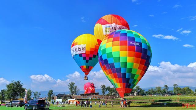 热气球首次飞跃龙泉山！成都金堂点亮“赛事+”低空经济新图景