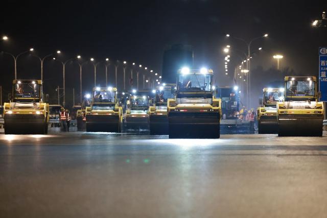 “我的国家要干几个月	”	，北京“一夜修路”引海外网民点赞