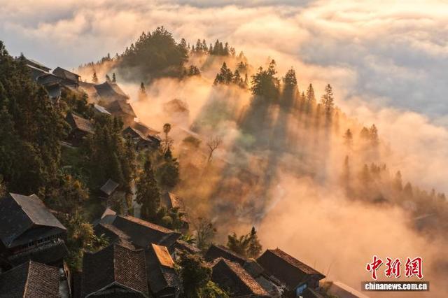 贵州榕江：云端苗寨美如画