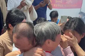 “全网最相像母子”团圆后的首个母亲节，儿子感叹：血缘和亲情很神奇！图片