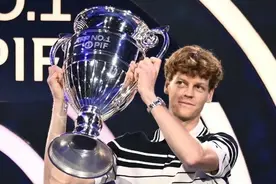 辛纳、萨巴伦卡正式加冕2024赛季“球王”“球后”图片