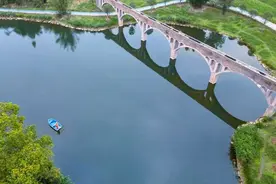 一江碧水向东流图片