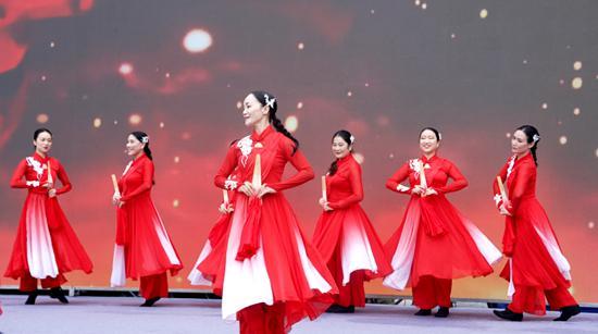 各地游客同频共舞，张家界武陵源奏响“国庆欢歌”