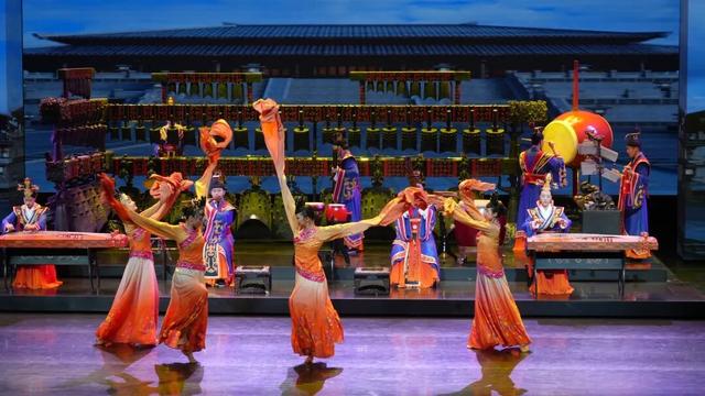 武汉这里什么情况？晚上6点突然排起长队！有人提前五天全家蹲守……