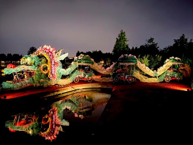 国民IP“奶龙”来了！上海奇迹花园国际艺术花展启幕，首次“四展合一”