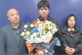 儿子出生百天被偷 他寻子25年骑坏6辆摩托车图片
