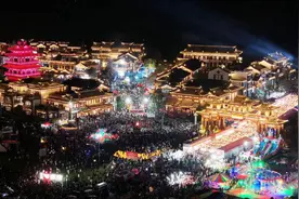 万人齐聚南中爨城欢度火把节图片