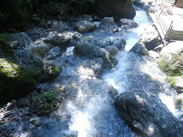 文学｜山中的小卖部