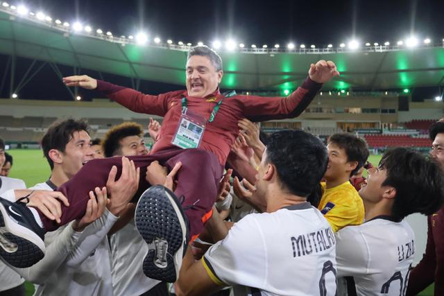 要夺冠？！U23国足三球大胜越南晋级亚洲杯决赛	，球迷提前“过年	”了！