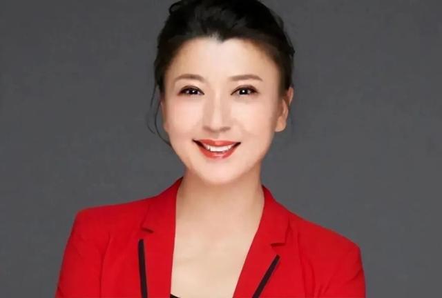 演员闫学晶陷舆论争议	，遭网友集体抵制！儿子发声：网上所有回应都不实